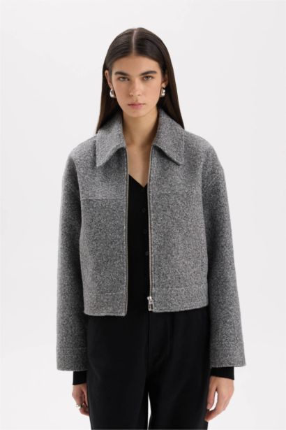 Su Geçirmez Regular Kalıp Polo Yaka Fermuarlı Cepli Kısa Kaşe Ceket