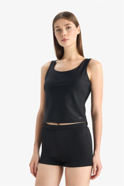 كلوت بكيني قصة عادية