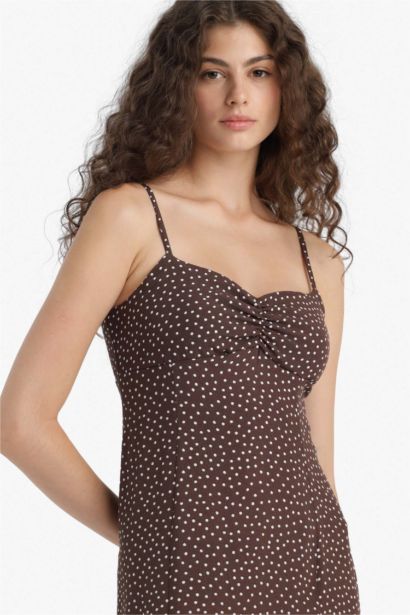 Bodycon Vücudu Saran Kalp Yaka Puantiyeli Maroken Askılı Midi Elbise