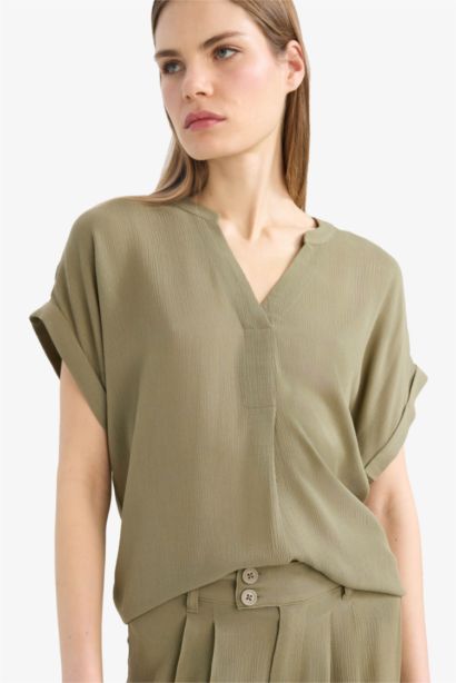 Regular Fit Crew Neck Short Sleeve Blouse