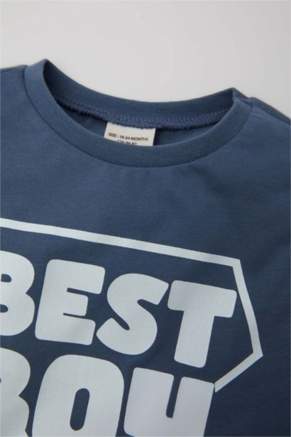 تيشيرت كت ولادي بطبعة شعار قصة عادية