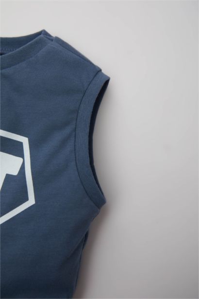 تيشيرت كت ولادي بطبعة شعار قصة عادية