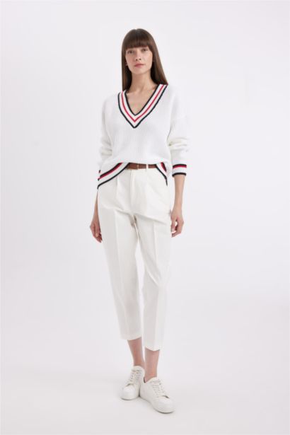 Relax Fit V Yaka Kolej Temalı Selanik Kumaş Triko Kazak