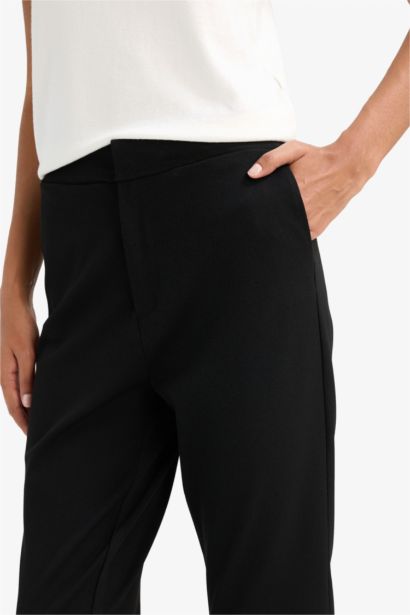 بنطلون بقصة مستقيمة بخصر عادي وطول كاحل