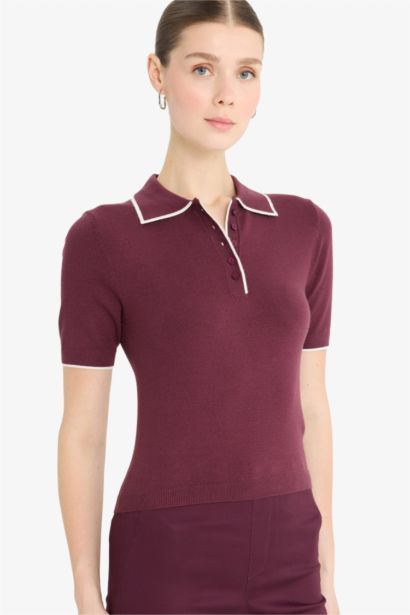 Приталенный свитер с воротником-поло