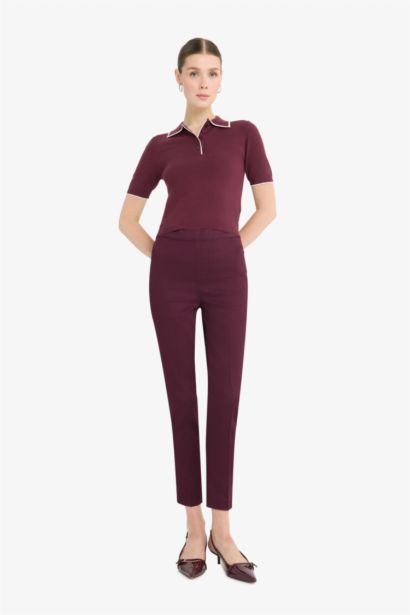 Приталенный свитер с воротником-поло