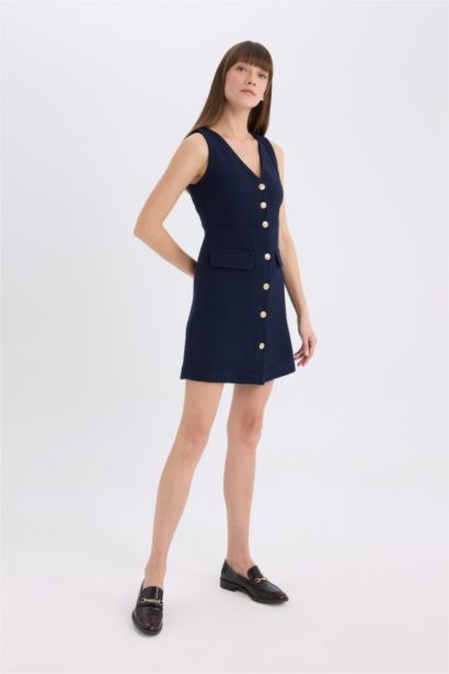 Платье миди с деталями пуговиц и без рукавов