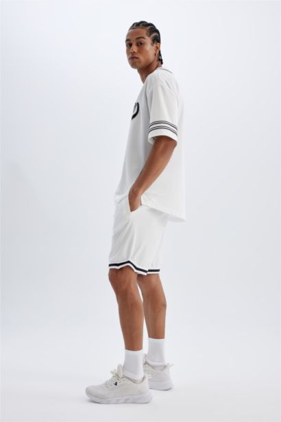 شورت قصير رياضي قصة عادية