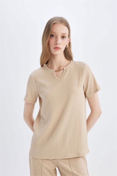 T-Shirt coupe régulière à Manches Courtes à Col Rond