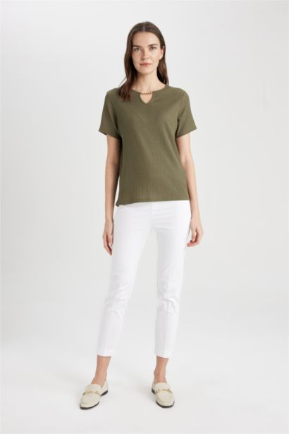 T-Shirt coupe régulière à Manches Courtes à Col Rond