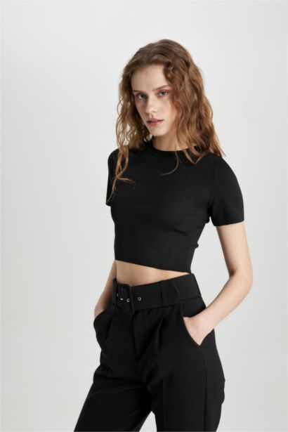 بلوفر تريكو نص كم سليم فيت برقبة مستديرة