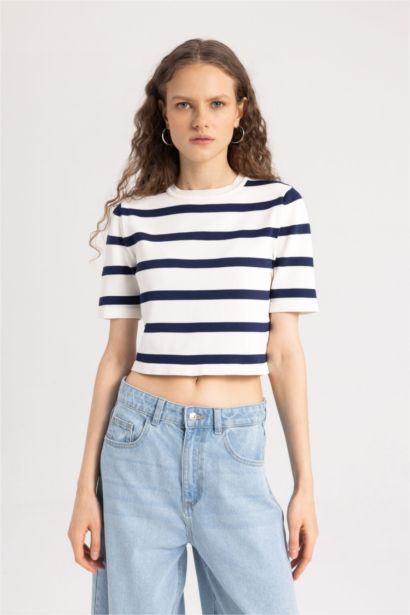 بلوفر تريكو مخطط سليم فيت نص كم