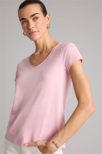 Базовая однотонная футболка Regular Fit с V-образным вырезом и коротким рукавом