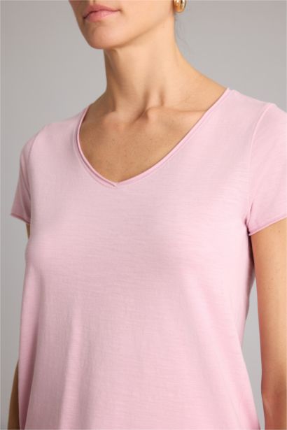 Базовая однотонная футболка Regular Fit с V-образным вырезом и коротким рукавом