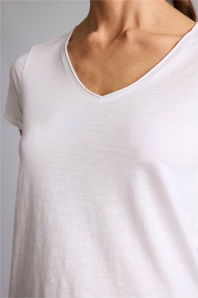 Базовая однотонная футболка Regular Fit с V-образным вырезом и коротким рукавом