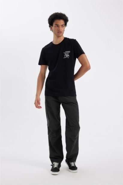 تيشيرت اسود سليم فيت قطن نص كم مطبوع