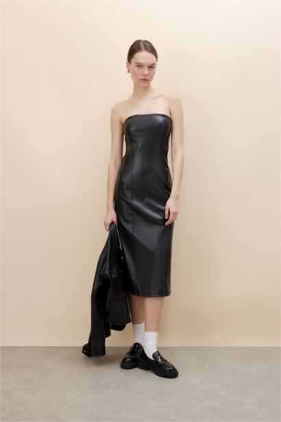 Bodycon Vücudu Saran Straplez Basic Düz Yırtmaçlı Suni Deri Midi Elbise
