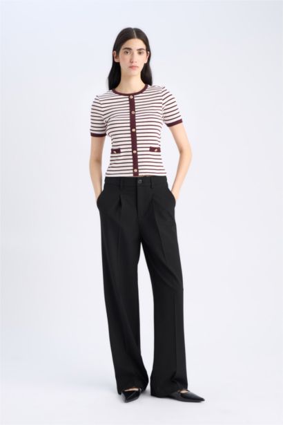 تيشيرت مخطط نص ردن مضلع سليم فيت بياخة مستديرة