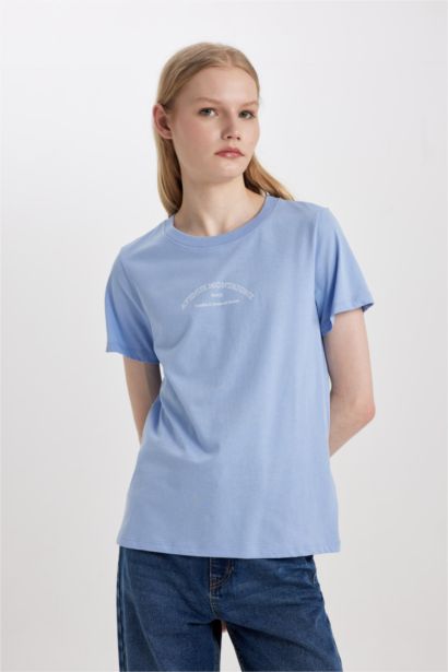 تيشيرت نص كم قصة عادية برقبة مستديرة