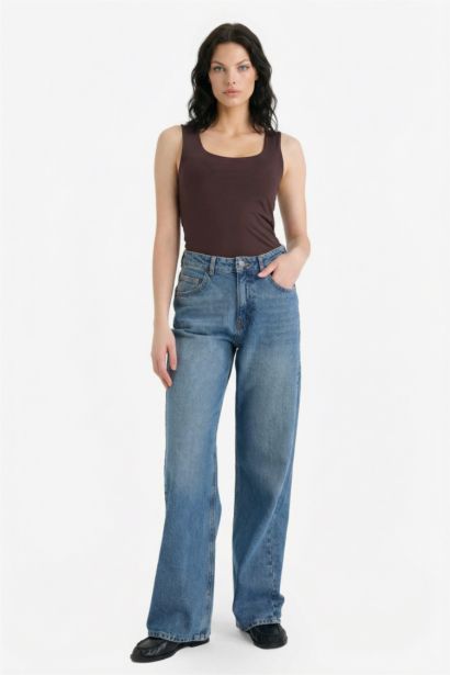 Майка приталенного кроя с квадратным воротником базовый для женщин