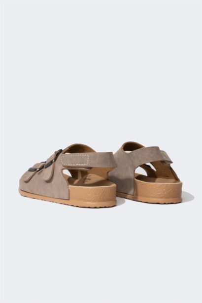 صندل ولادي بكعب مسطح