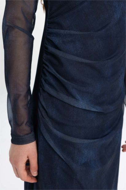 Bodycon Vücuda Oturan Kayık Yaka Batik Tül Uzun Kollu Midi Elbise