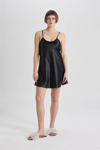 فستان ستان قصة عادية بياقة V