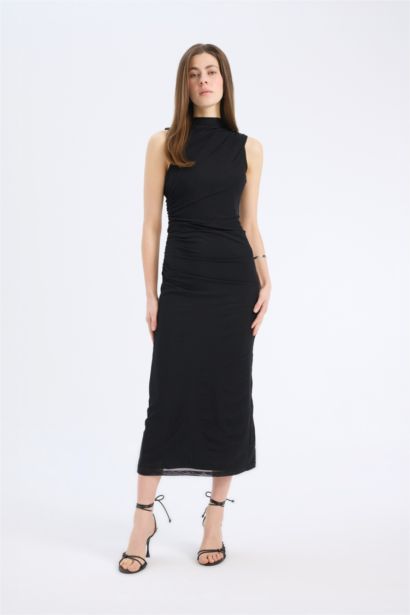 فستان طويل ميش بديكون بياقة عالية بدون كم