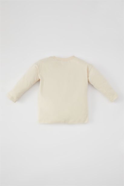 تيشيرت بريميوم ولادي كم طويل بطبعة شعار وقصة عادية