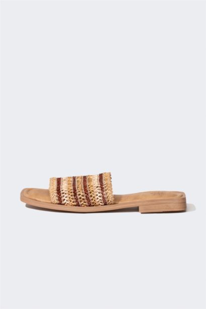 Woman Flat Sole Single Strap Straw Look Slippers