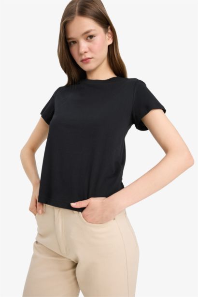 T-shirt basique noir à col rond et manches courtes Coupe régulière