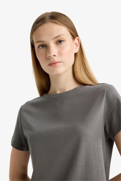 Woman Short Sleeve T-Shirt