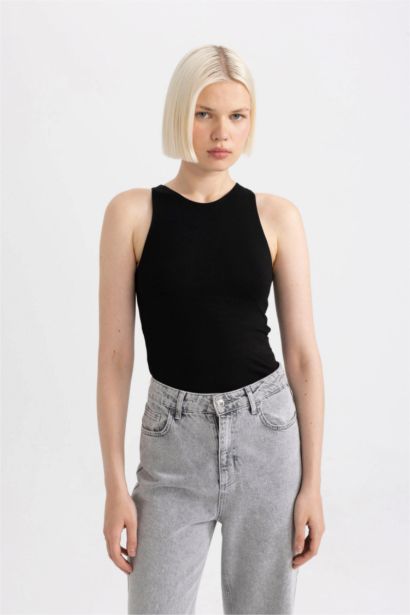 أندر شيرت اسود سليم فيت بدون كم