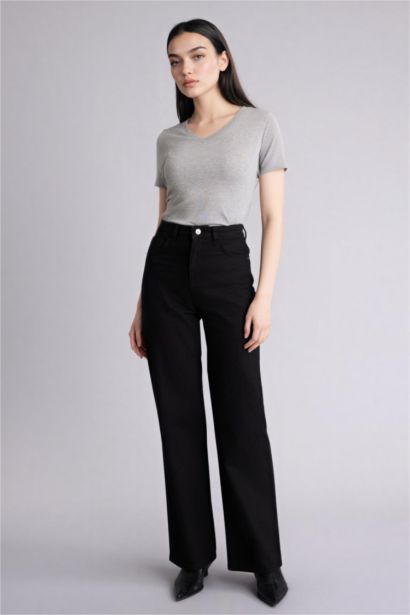 تيشيرت نص كم بيزك سادة سليم فيت وياقة V