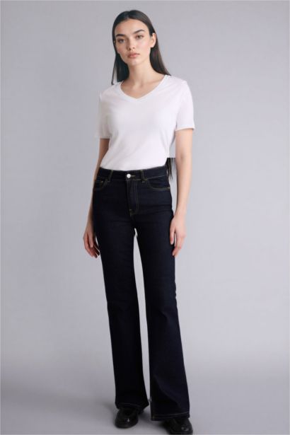 تيشيرت بيزك نص كم سليم فيت بياقة V