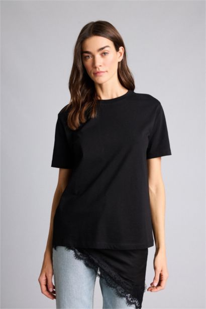 تيشيرت بيزك سادة نص كم قصة عادية برقبة مستديرة