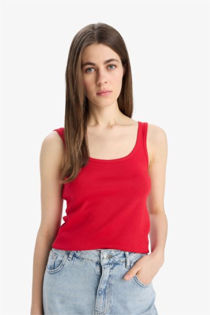 فانيلة مضلع سليم فيت بياقة مدورة بدون كم بيزك