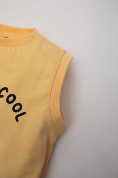 تيشيرت كت قصة عادية بدون كم برقبة مستديرة