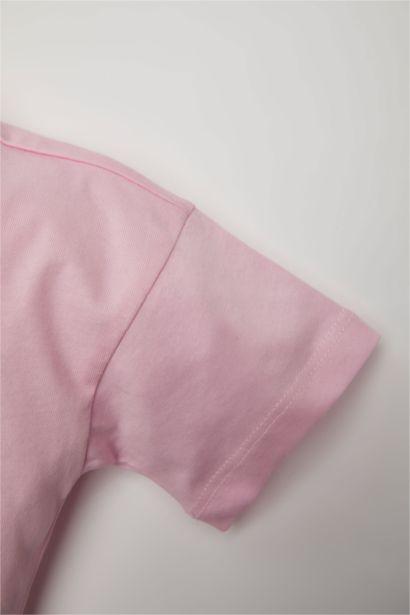 تيشيرت نص ردن بناتي بطبعة شعار وقصة عادية