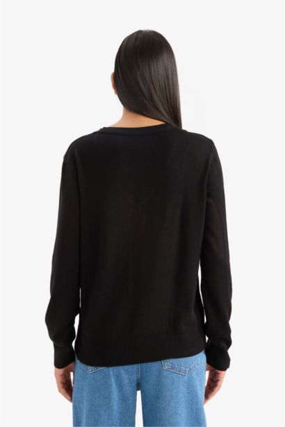 بلوفر قصة مريحة بياقة V