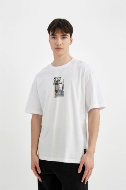 Comfort Regular Fit Rahat Kalıp Bisiklet Yaka Sırt Baskılı Kısa Kollu Tişört