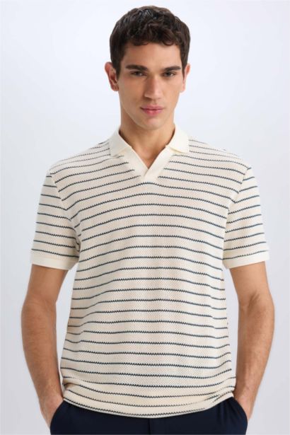 T-shirt Polo rayé en maille à manches courtes et coupe régulière