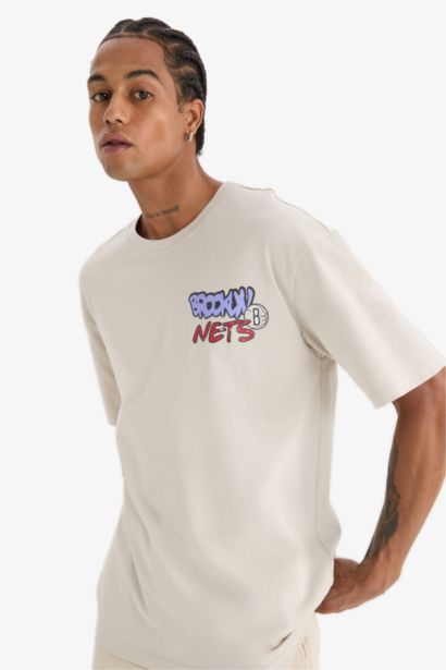 NBA Brooklyn Nets Boxy Fit Bisiklet Yaka Sırt Baskılı Kısa Kollu Tişört
