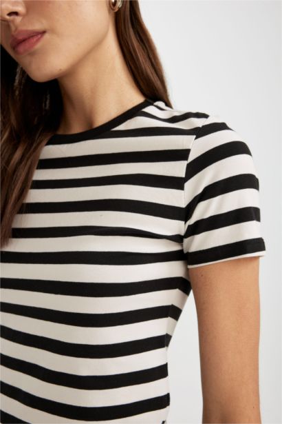 T-Shirt à Manches Courtes Coupe Slim rayé à Col Rond