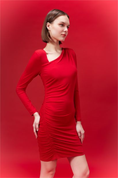 Bodycon Vücudu Saran Basic Düz Kayık Yaka Drapeli Uzun Kollu Mini Kırmızı Abiye Elbise