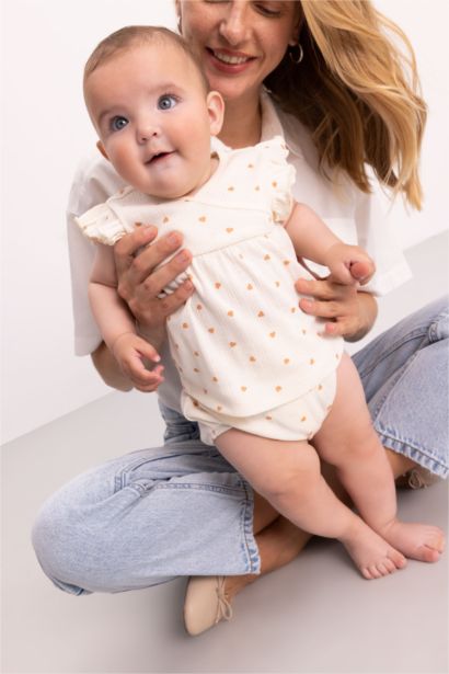 Kız Bebek 2'li Takım Kalp Desenli Kısa Kollu Tişört Beli Lastikli Külot