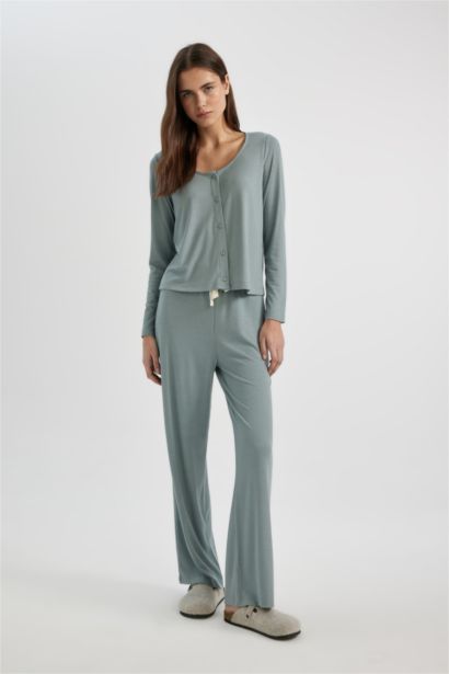 بلوزة بيجاما مضلع قصة عادية برقبة V