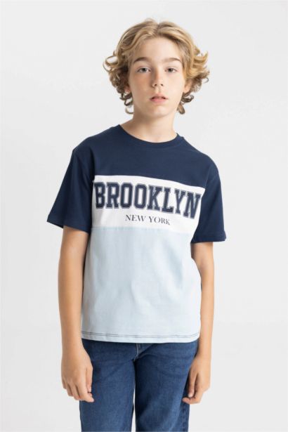 تيشيرت نص كم ملون قصة عادية بياقة مستديرة