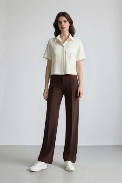 Chemise courte à manches courtes et poches