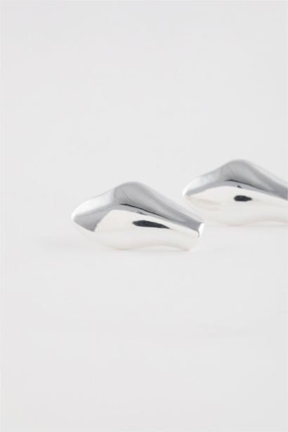 حلقات أذن نسائية فضية